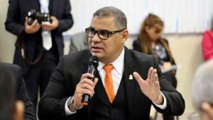 PL quer garantir atendimento em Libras à comunidade surda