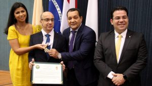 Câmara homenageia Érico Desterro com Medalha de Ouro Cidade de Manaus
