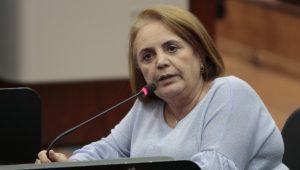 Proposta de Therezinha requer dia para cuidados com a voz