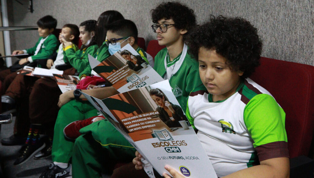 Câmara recebe visita de estudantes e professoras do Colégio