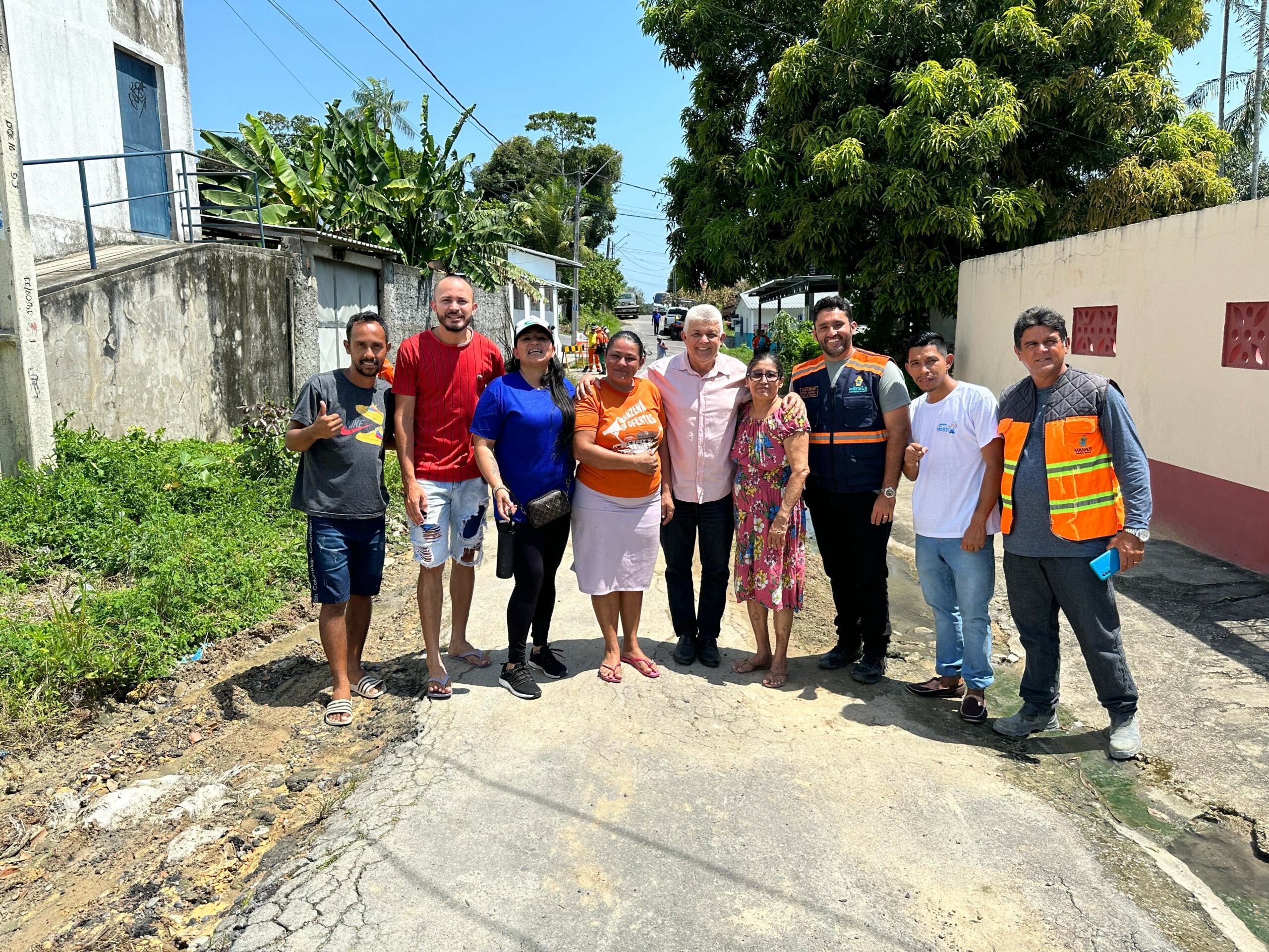 Com apoio de Alonso Oliveira, rua do Puraquequara recebe serviço de pavimentação