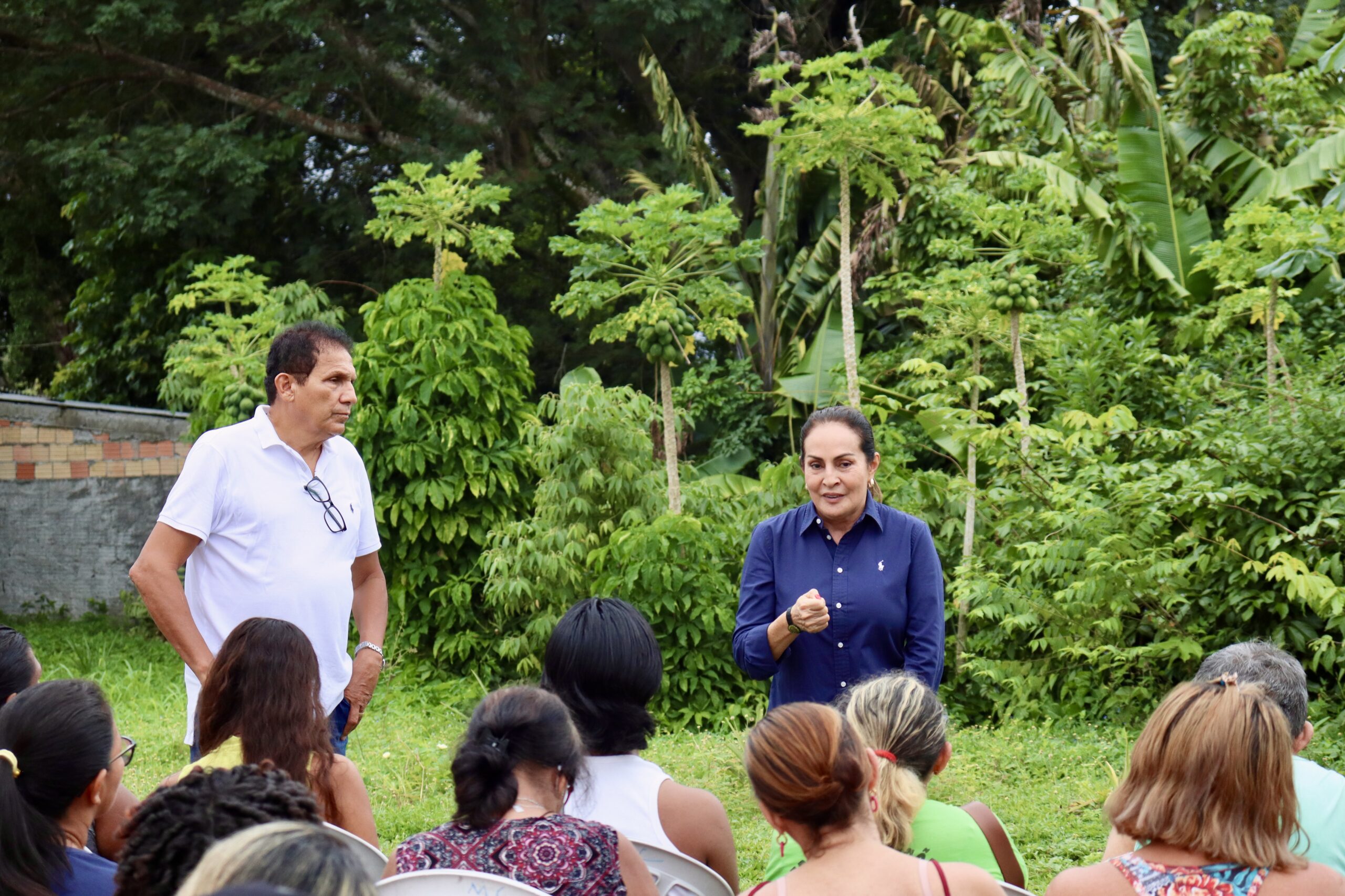 Vereadora reúne com comunidade no Nova Cidade e acolhe demandas dos moradores
