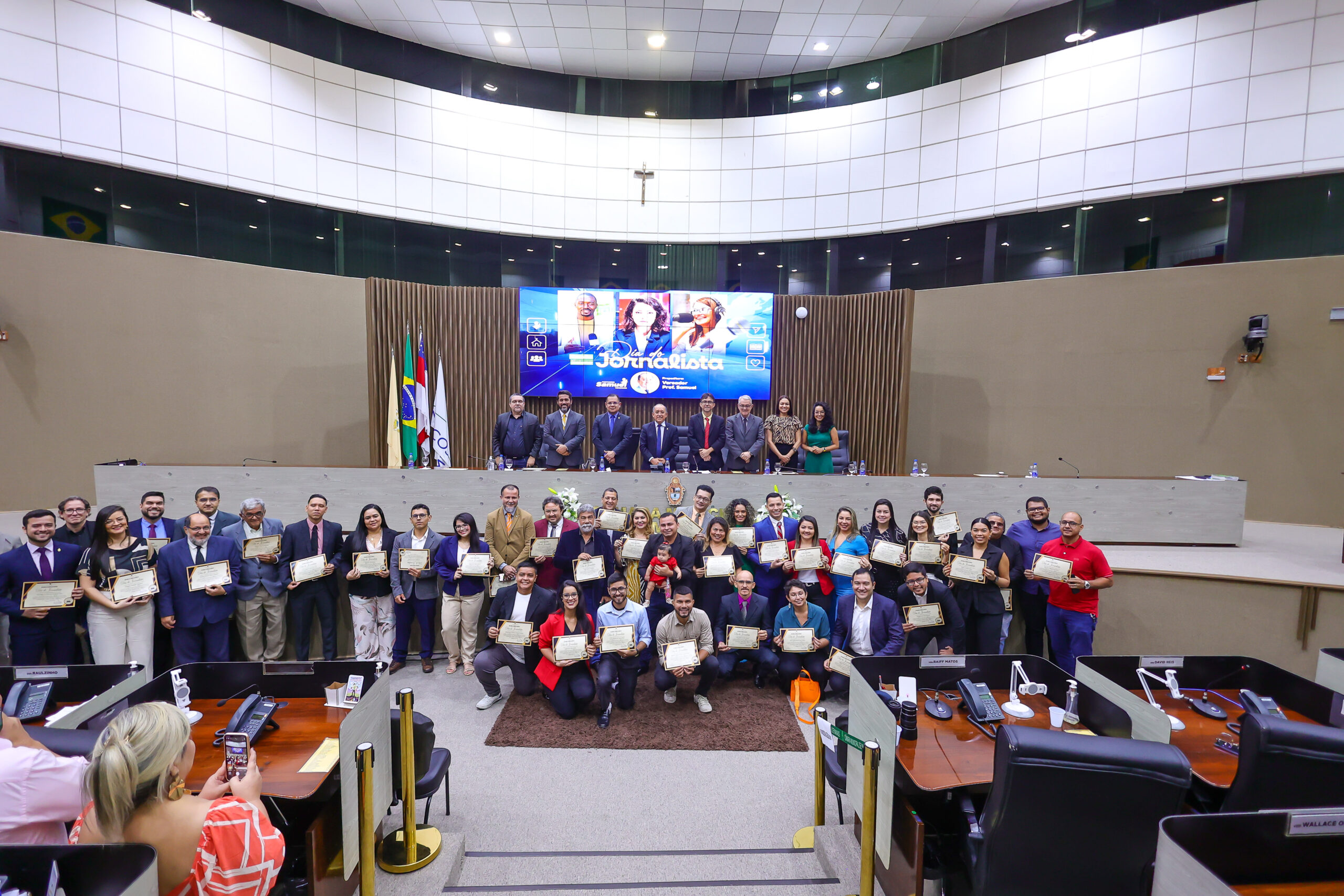 Sessão Solene na Câmara Municipal de Manaus homenageia jornalistas e valoriza o papel da imprensa