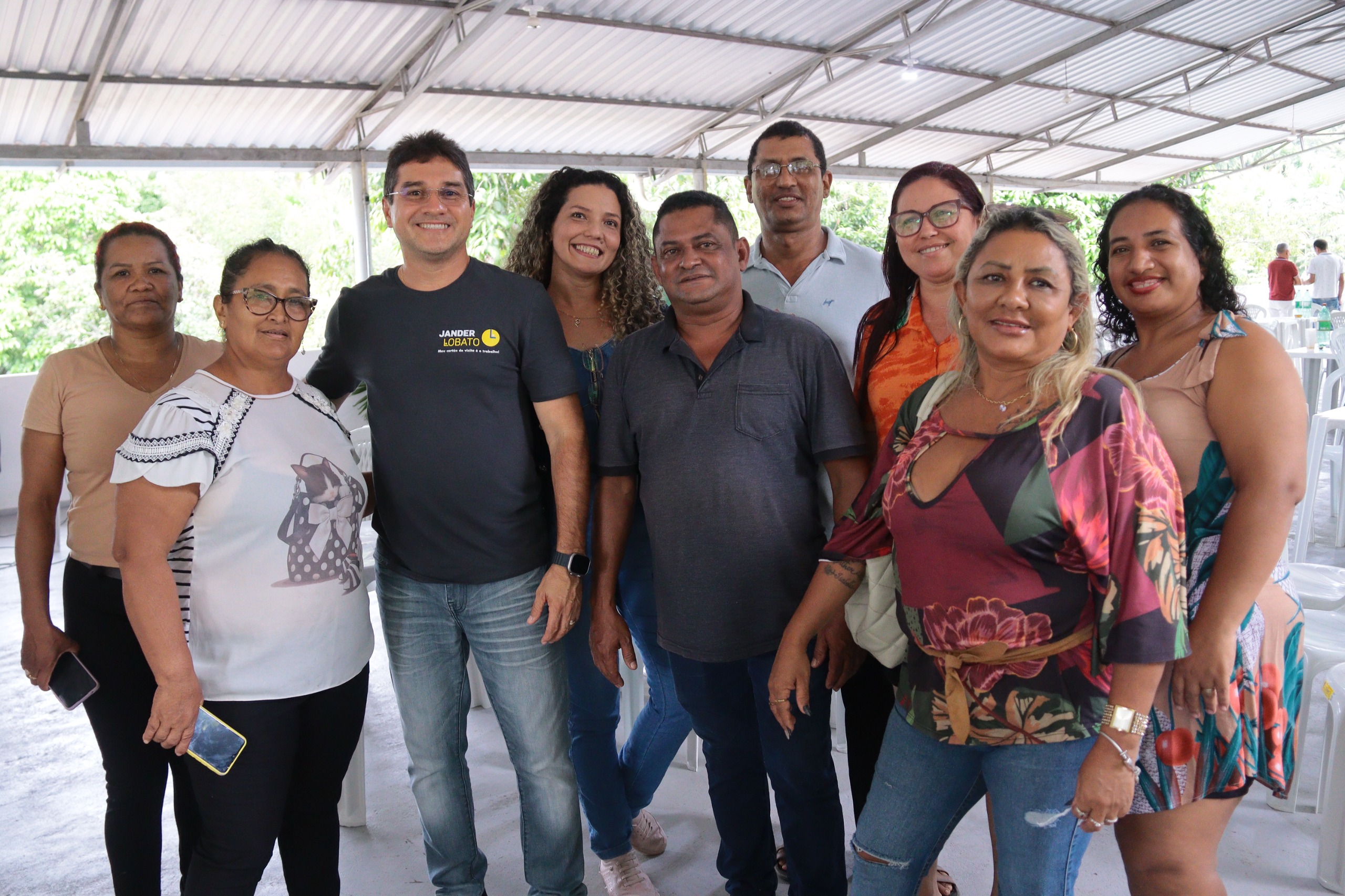 Moradores comemoram pavimentação de ramal do Ipiranga após requerimento de Jander Lobato