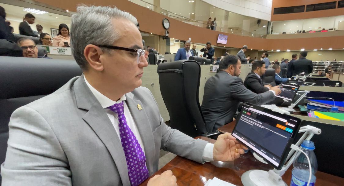 Lissandro Breval vota contra projeto que autoriza empréstimo ao Executivo Municipal