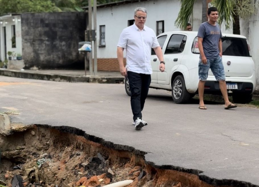 Lissandro Breval denuncia desmoronamento de via no Campos Sales, no bairro Tarumã