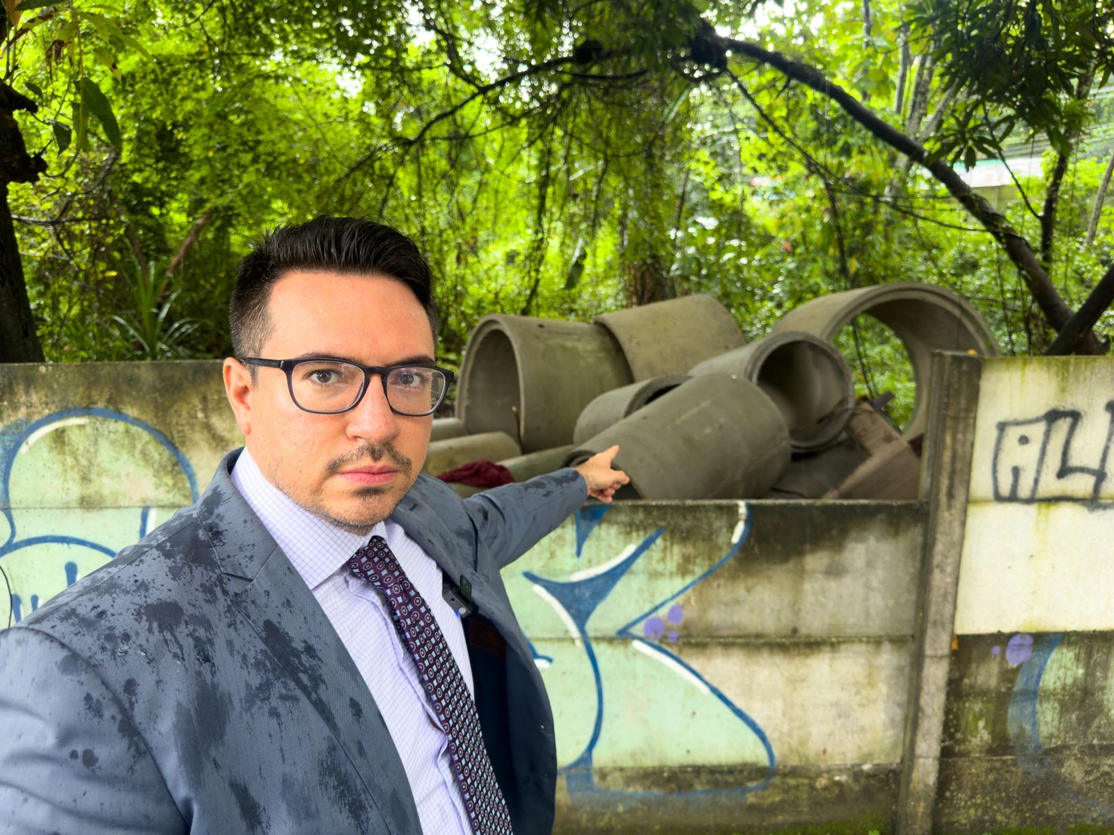 Vereador Rodrigo Guedes denuncia abandono de tubos de drenagem em Manaus