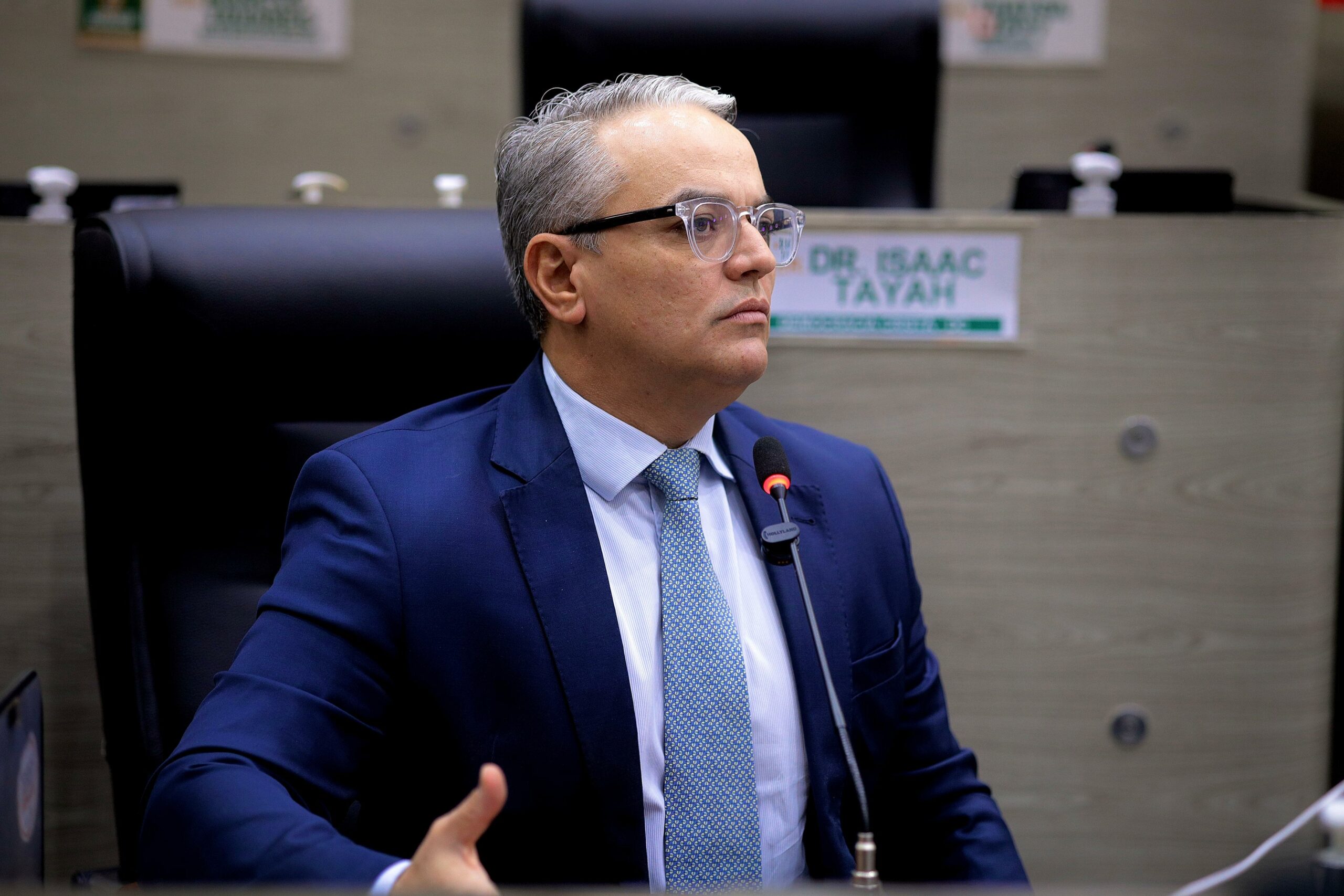 Lissandro vai acionar MP e TCE para denunciar Prefeitura de Manaus