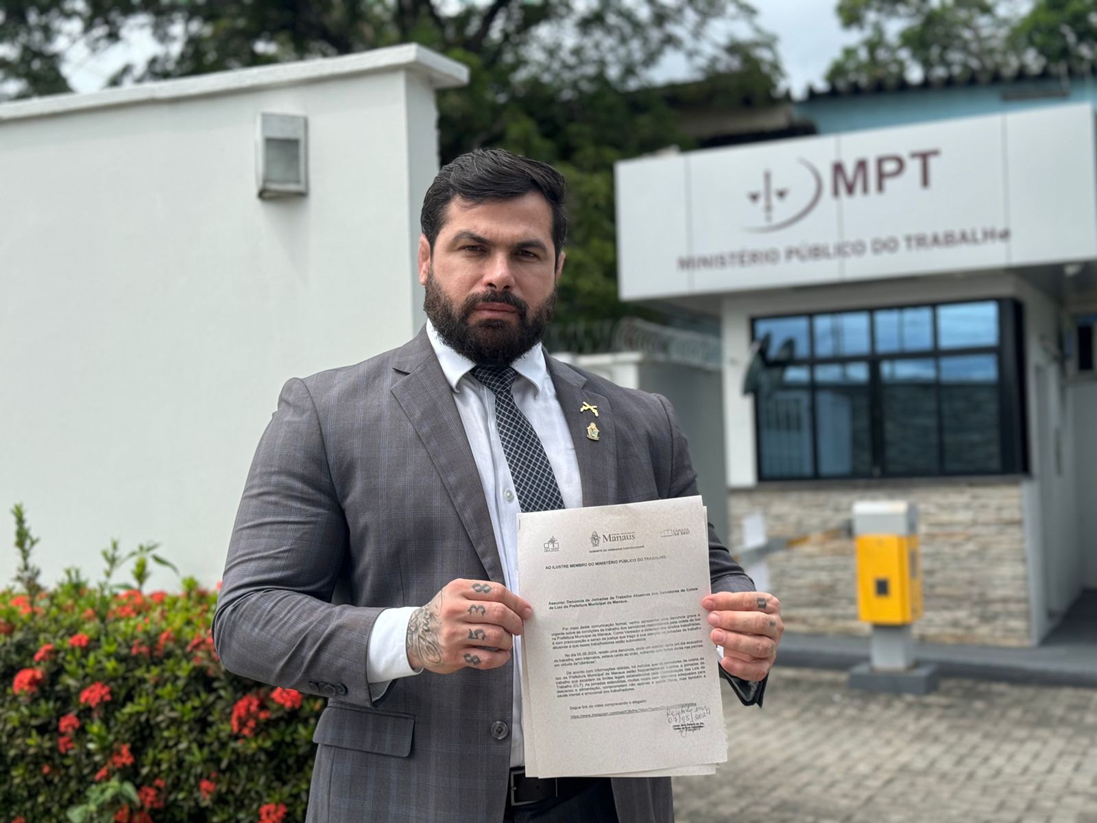 Após discurso, Carpê formaliza denúncia de exploração de garis ao Ministério Público do Trabalho