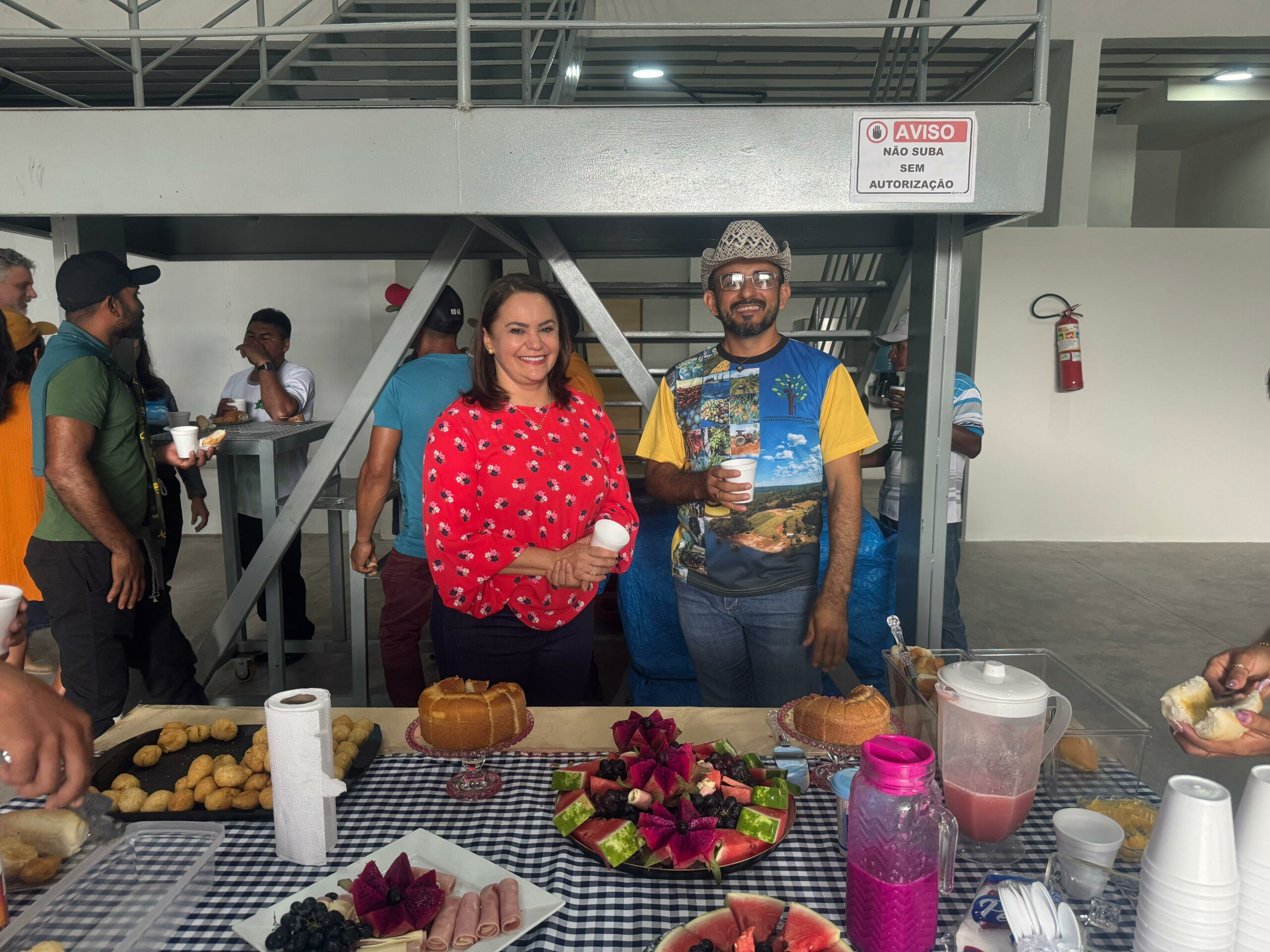 Professora Jacqueline participa do Dia de Campo da Pitaya com agricultores no Novo Aleixo
