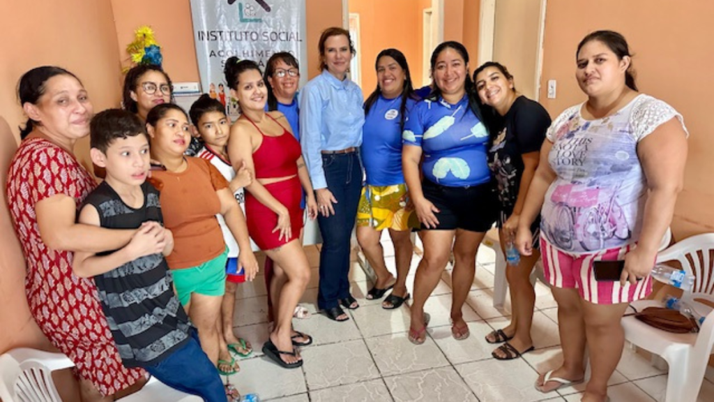 Vereadora Yomara Lins durante visita ao Instituto Acolhimento Solidário- Foto: Divulgação/Assessoria