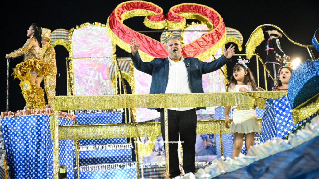 Elan Alencar durante desfile no Sambódromo - Foto: Assessoria parlamentar