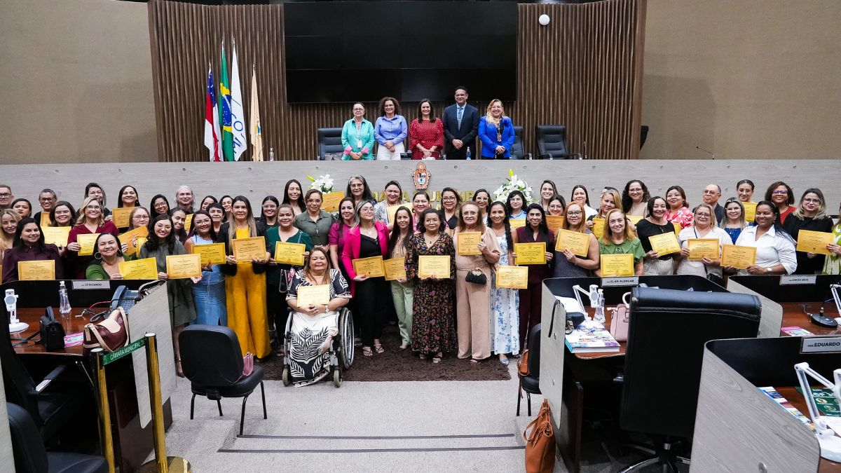 Em Reunião Solene, Câmara Municipal de Manaus homenageia profissionais da Educação pelo Dia Nacional do Pedagogo
