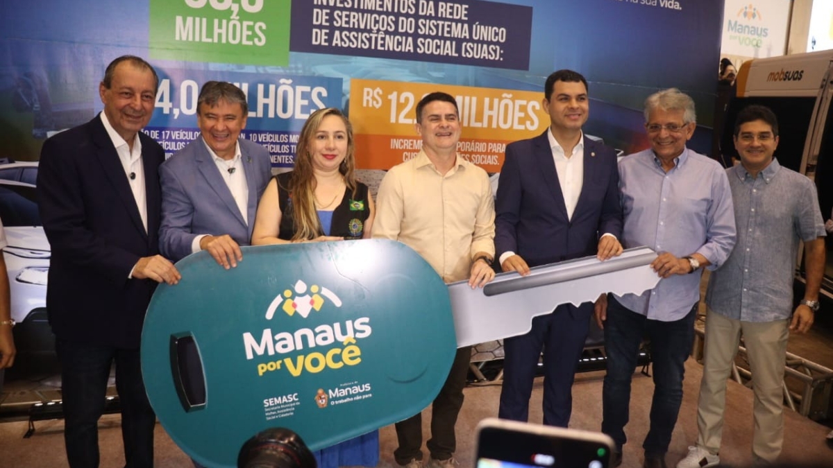 Jander Lobato participa do lançamento do programa 'Manaus por Você' com entrega de veículos para assistência social