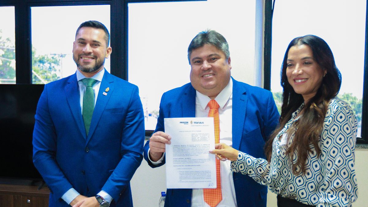 Presidente David Reis assina termo para reforçar defesa do consumidor em Manaus