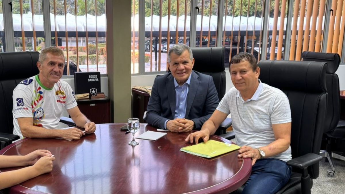 Roberto Sabino visita superintendente da Suframa, Bosco Saraiva, para discutir ações de melhorias para Manaus