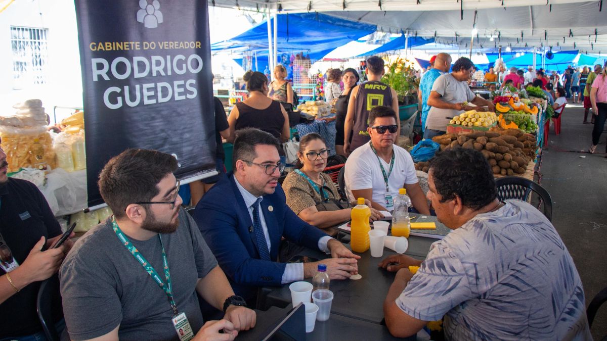 Rodrigo Guedes realiza mais uma edição do ‘Gabinete na Rua’ na Feira da Aparecida