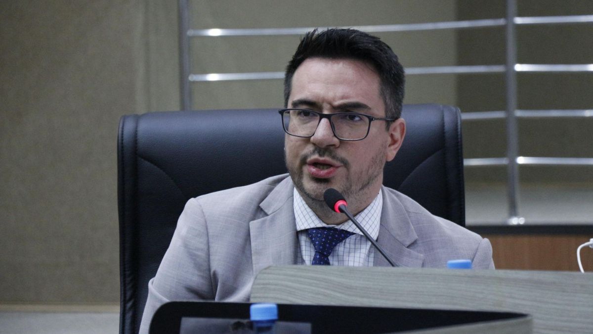 Rodrigo Guedes cobra conclusão da reforma da Feira da Aparecida