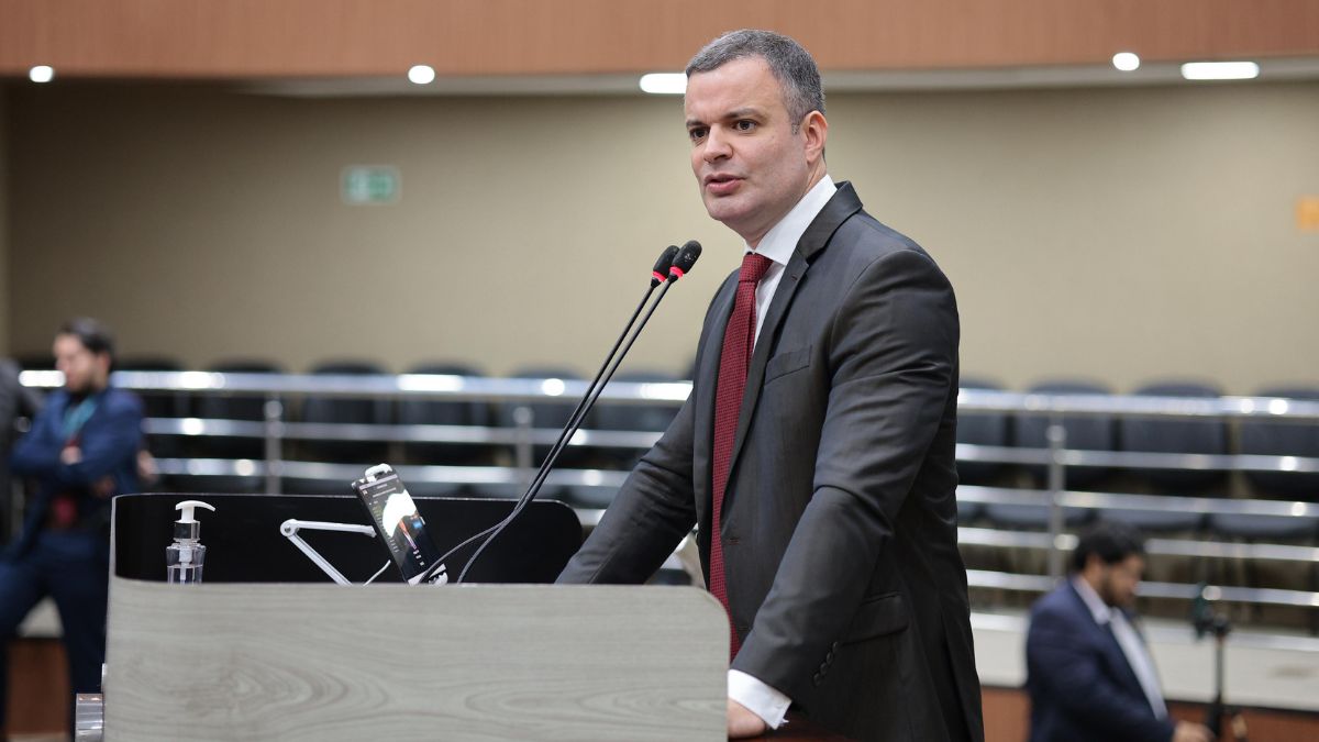 Rodrigo Sá propõe criação do Programa Municipal de Escolas Cívico-Militares em Manaus