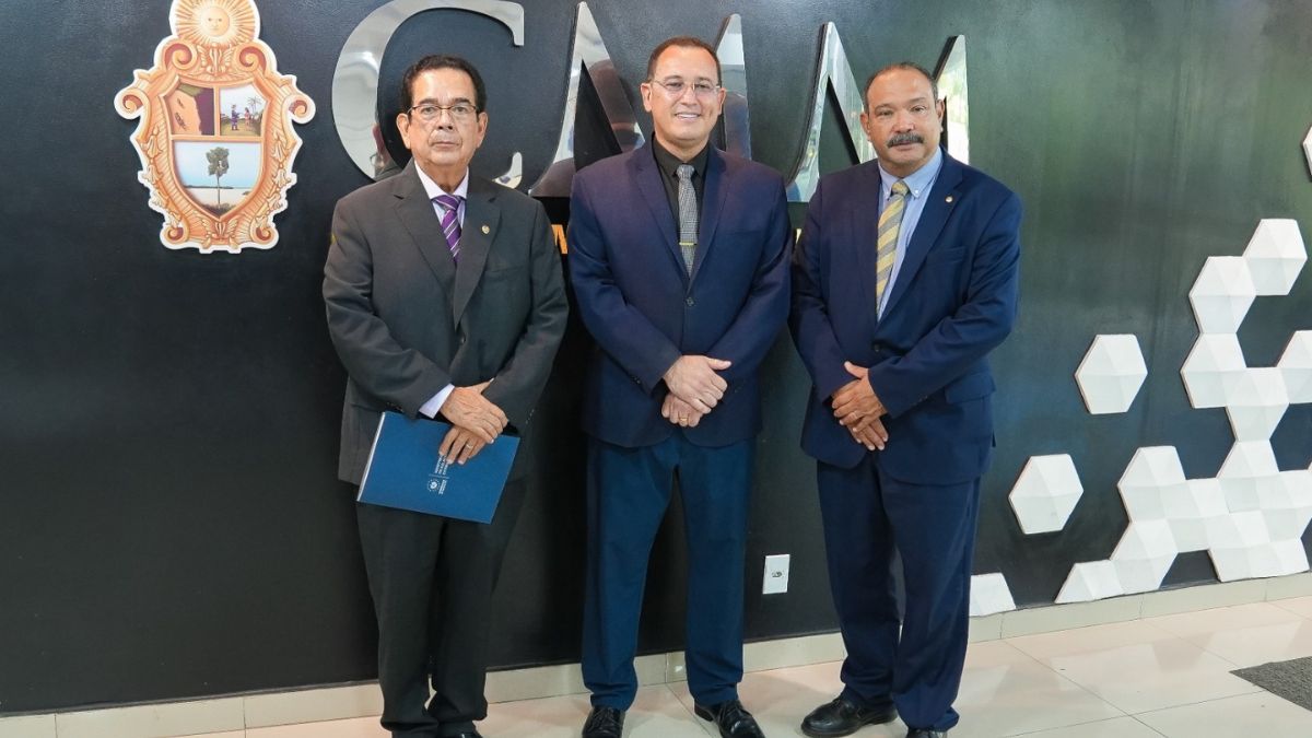 Câmara Municipal de Manaus recebe embaixador de El Salvador
