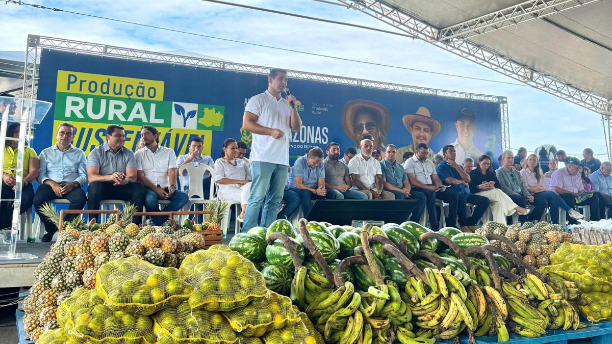 Saimon Bessa participa de entrega de implementos agrícolas para fortalecer produção rural no Amazonas