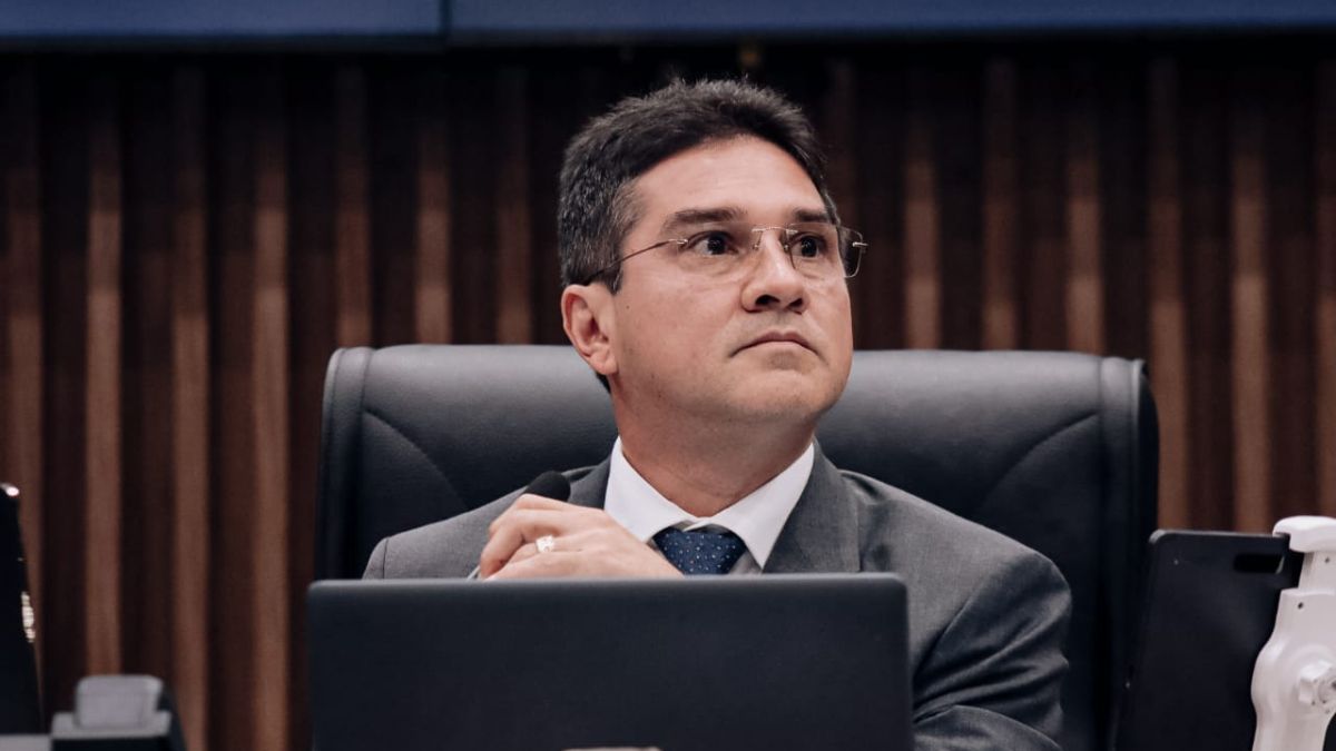Jander Lobato propõe proibição de armazenamento irregular de pneus em áreas públicas de Manaus