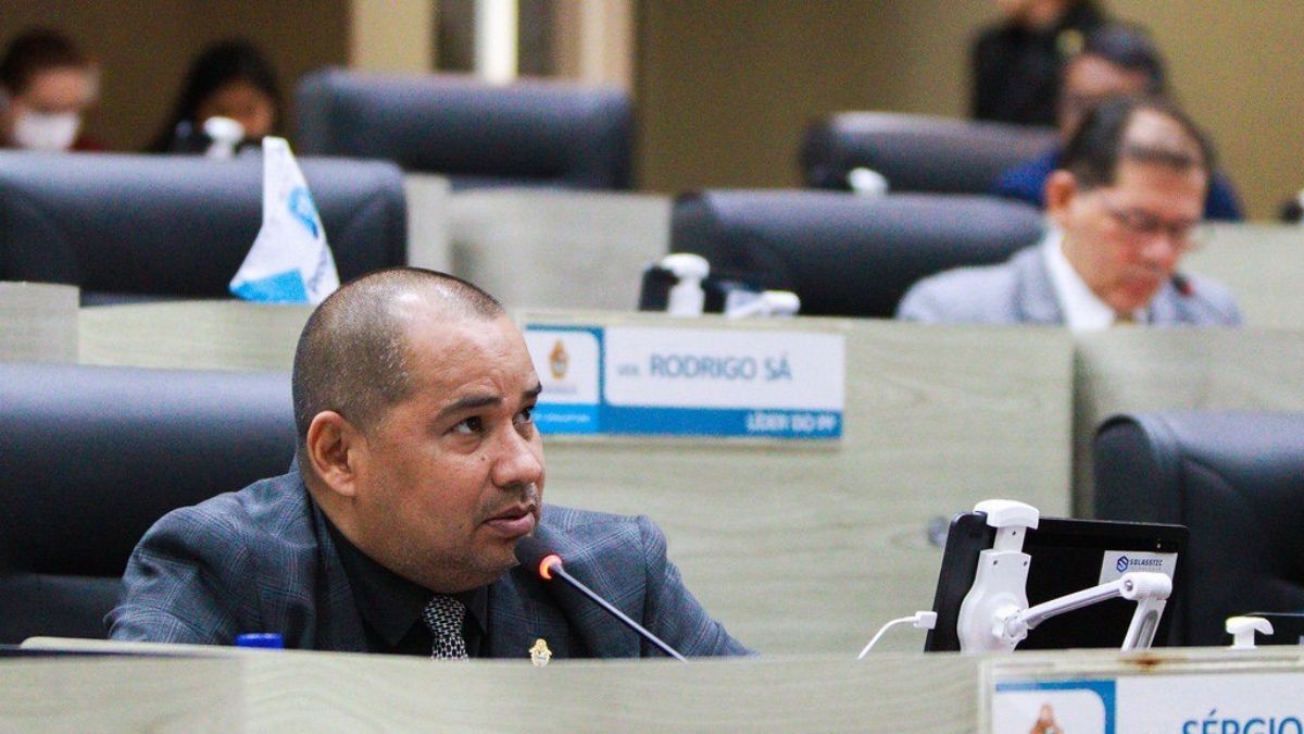Sérgio Baré reforça alerta sobre riscos do cigarro eletrônico em sessão na CMM