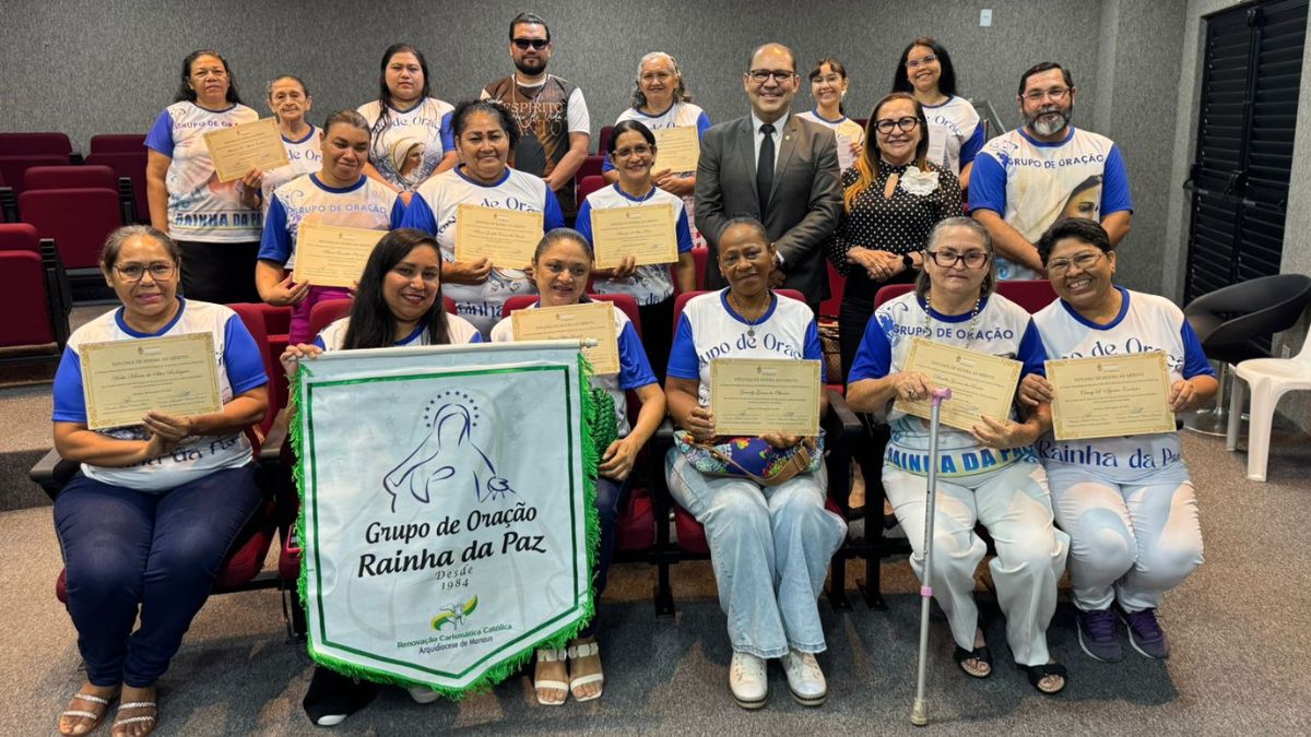 Rosivaldo Cordovil homenageia Grupo de Oração Rainha da Paz na Câmara Municipal de Manaus