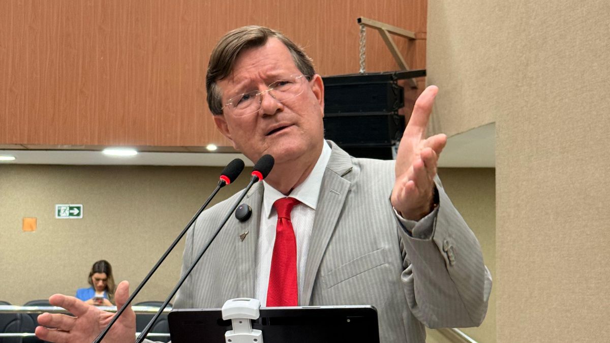 Zé Ricardo realiza ação no Coroado e diz que comunidade foi 'abandonada' pelo Poder Público