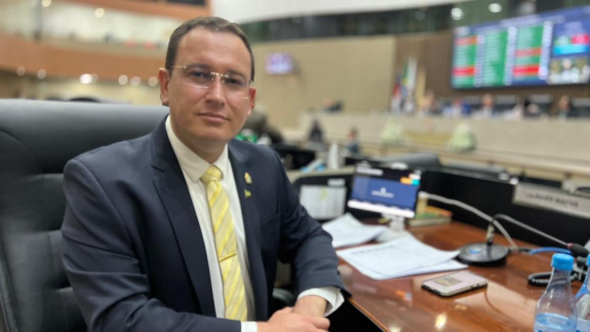 PL de Raiff Matos contra evasão escolar avança na CMM