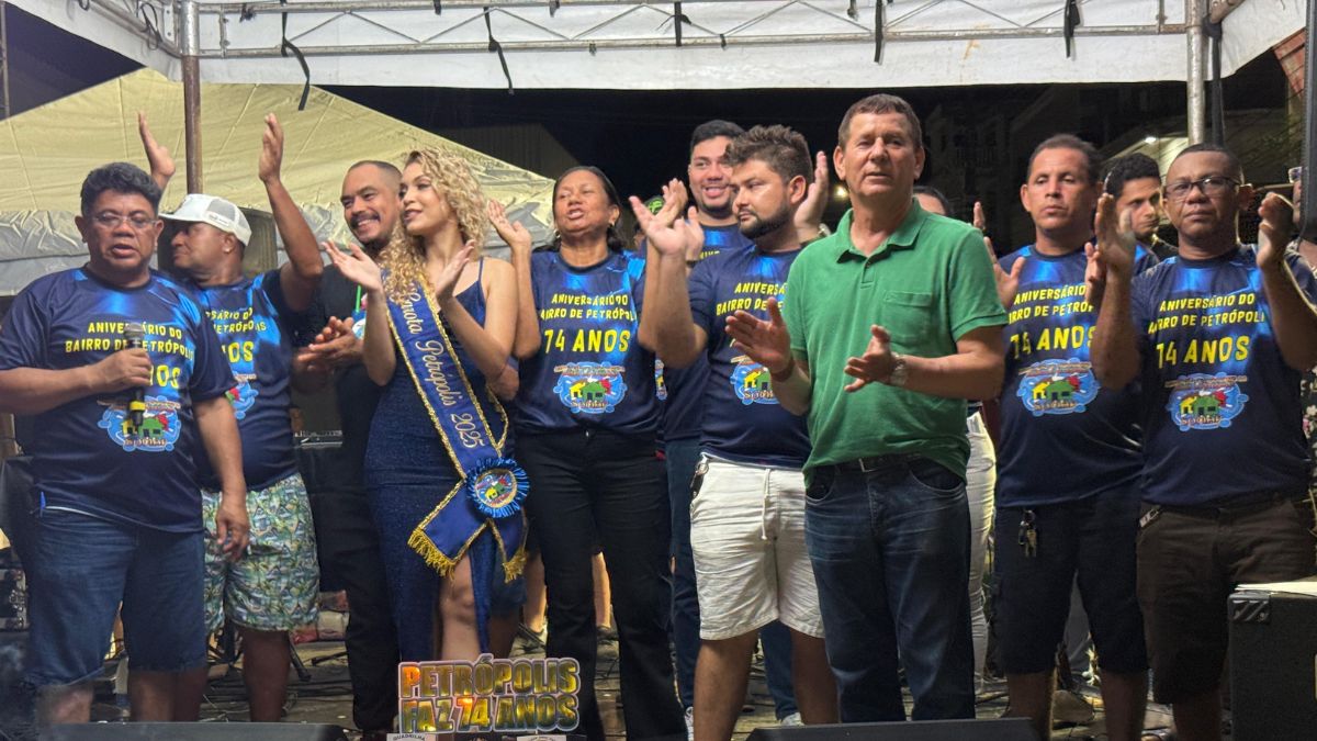 Roberto Sabino participa da comemoração de 74 anos do bairro Petrópolis