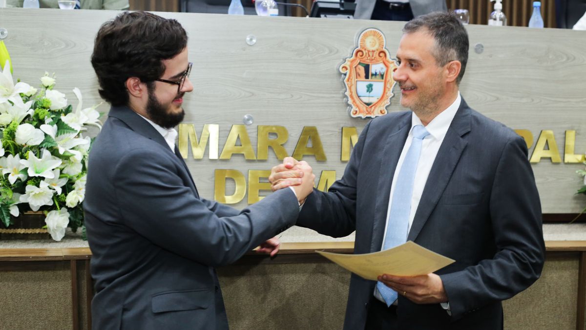Marcelo Serafim homenageia equipe Baja por prêmios nacionais de Engenharia