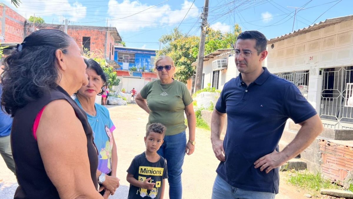 Saimon Bessa acompanha moradores afetados pelas chuvas na Zona Leste de Manaus