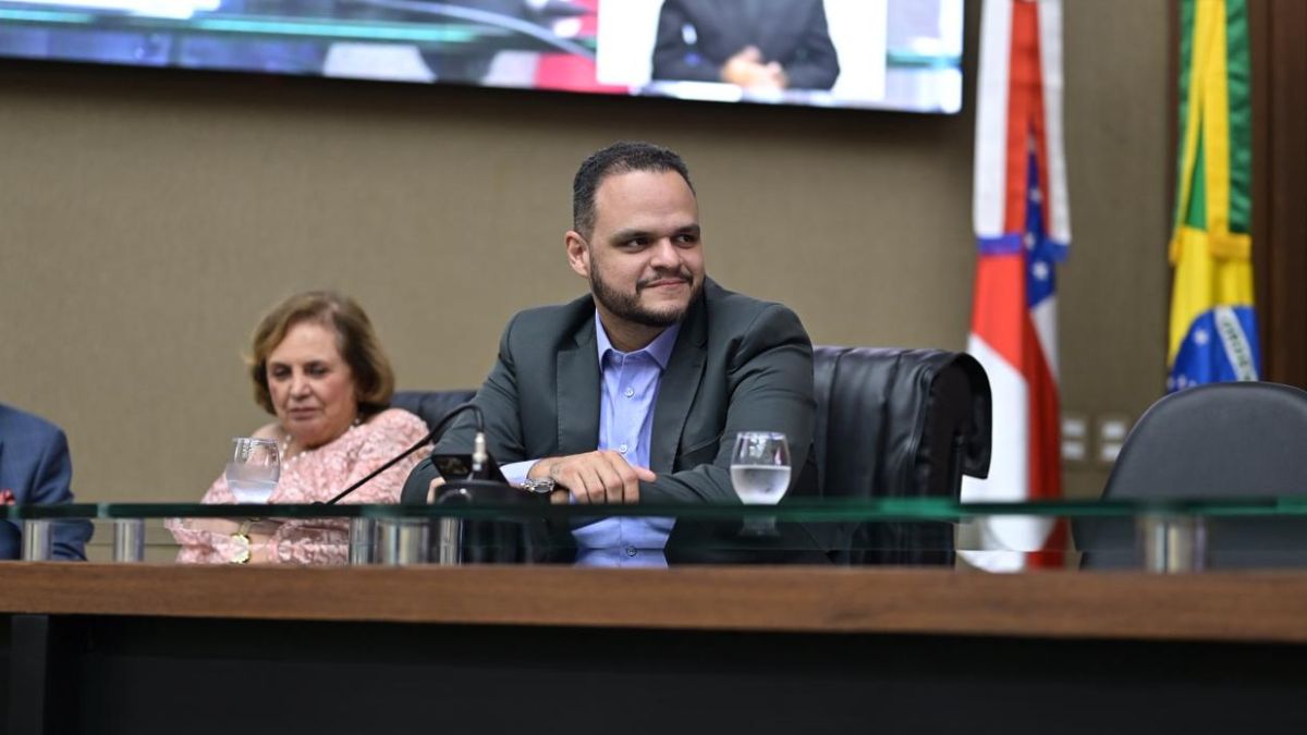 Aldenor Lima prestigia entrega do Título de Cidadã do Amazonas à secretária Renata Queiroz Pinto