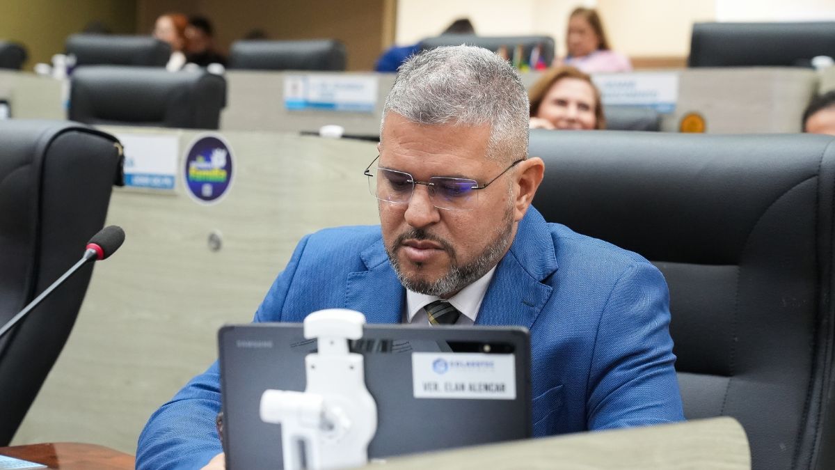 Da tribuna da CMM, Elan Alencar destaca ações sociais e infraestrutura