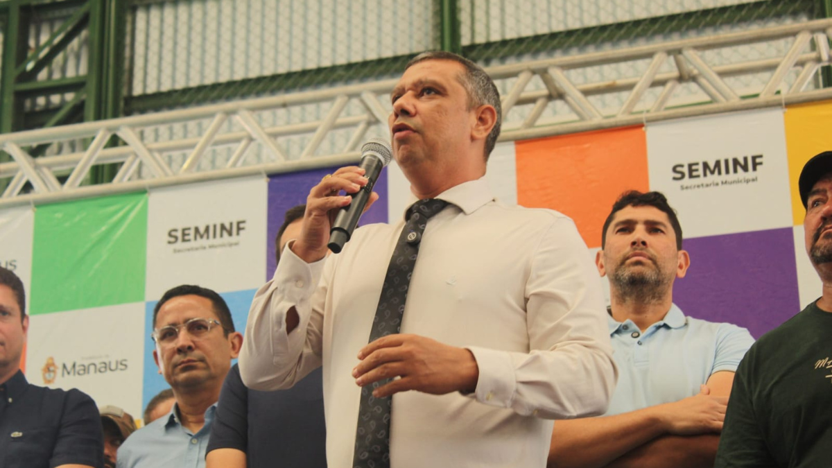 Após intermediação de Carlos Pai Amado, prefeitura reinaugura quadra de esportes do Braga Mendes
