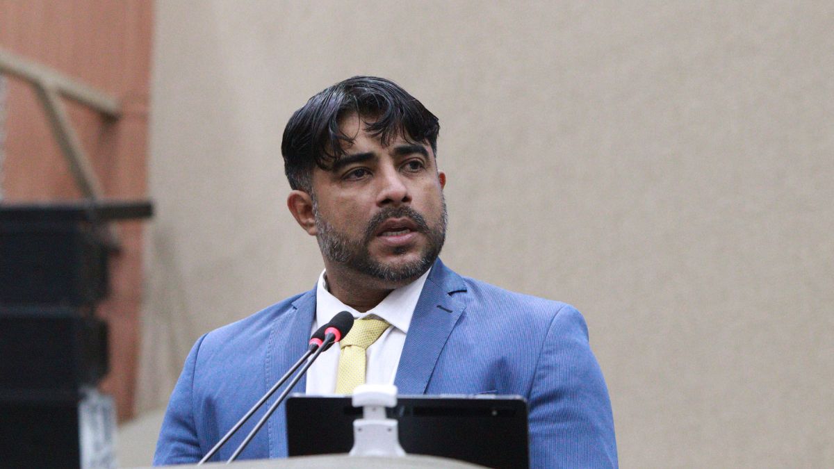 Dione Carvalho analisa proposta que isenta motoristas de multa ao avançar sinal durante a madrugada