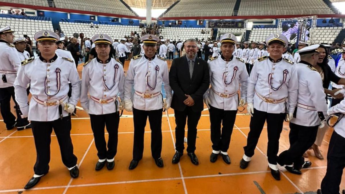 Elan Alencar participa de solenidade para alunos oficiais da Polícia Militar do Amazonas