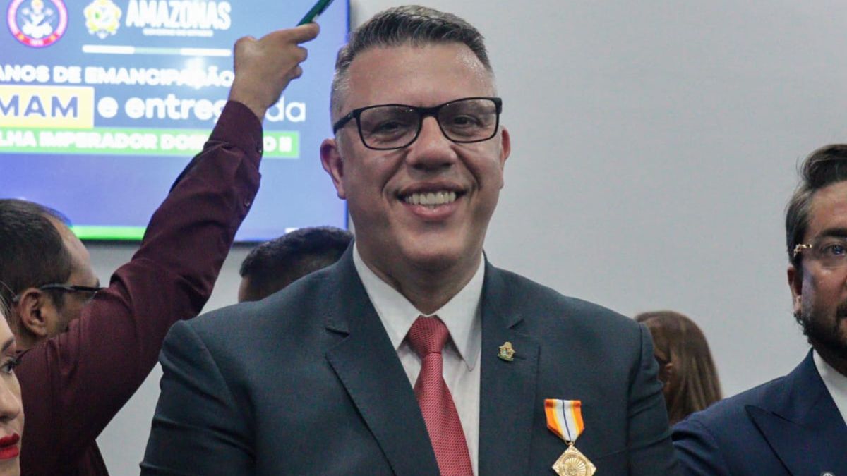João Carlos é homenageado com a Medalha Imperador Dom Pedro II em celebração aos 27 anos do CBMAM