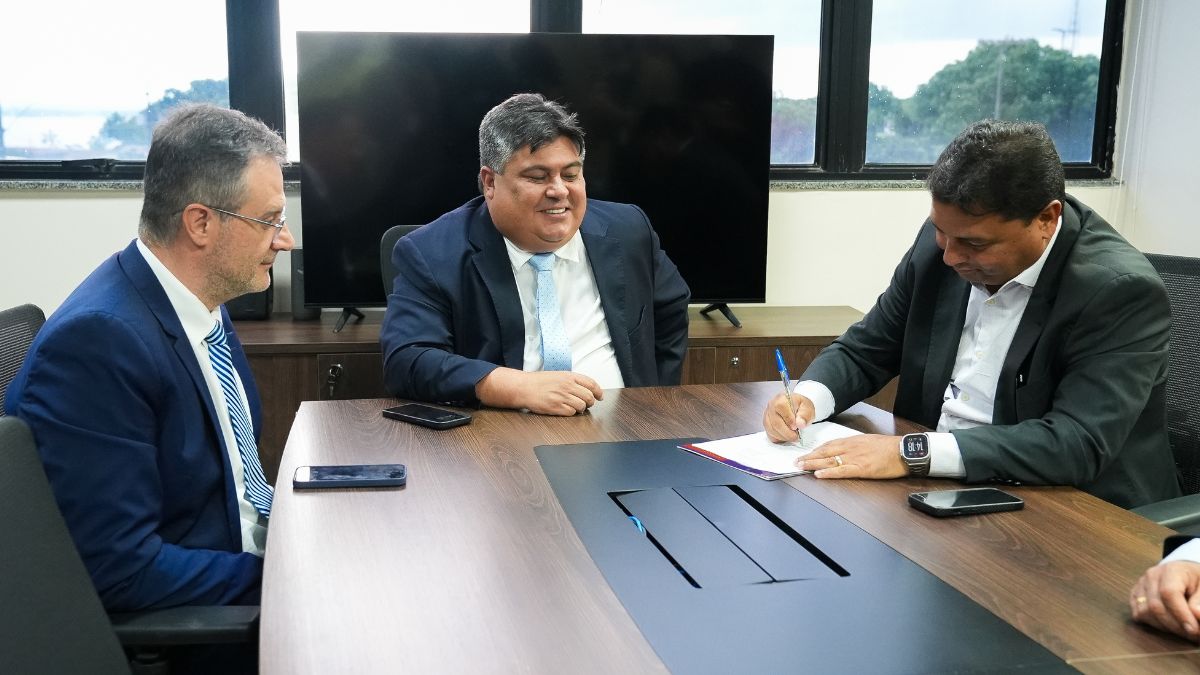 Caio André toma posse como vereador na CMM