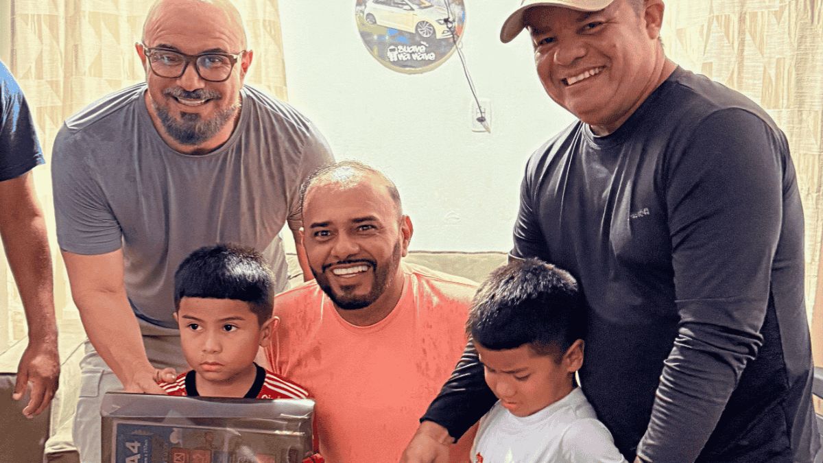 Everton Assis inicia entrega de kits da campanha "Volta às Aulas: Adote um Aluno" para 2 mil crianças