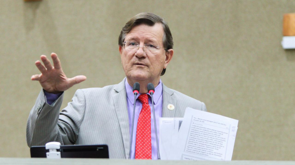 Vereador Zé Ricardo no plenário da Câmara Municipal de Manaus - Foto: Divulgação/Assessoria parlamentar