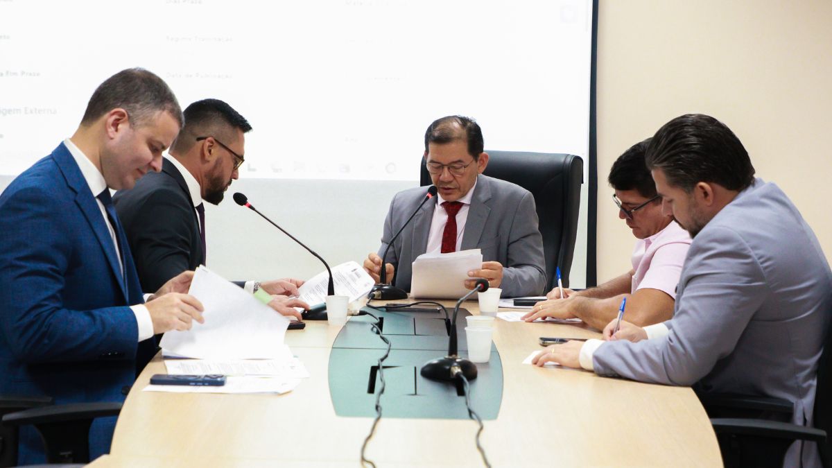 Comissão de Constituição, Justiça e Redação da CMM analisa 13 projetos com foco em acessibilidade e meio ambiente