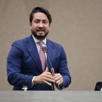 Diego Afonso protocola na CMM requerimento solicitando Audiência Pública sobre transporte complementar em Manaus