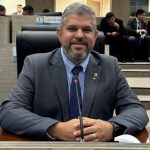 Elan Alencar debate sobre feminicídio e trabalhadores de sucatarias em Manaus