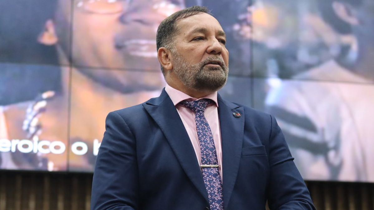 Projeto de lei de Gilmar Nascimento propõe proteção contra choques elétricos em postes metálicos em Manaus