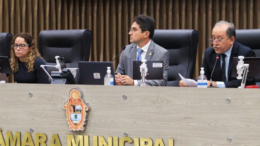Sessão da CMM debate BR-319, trânsito e projetos de lei - Foto: Cleuton Silva e Eder França/Dicom