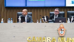 Na sessão, vereadores reforçarem a importância do diálogo entre o poder público e os trabalhadores da saúde - Foto: Cleuton Silva e Eder França/Dicom