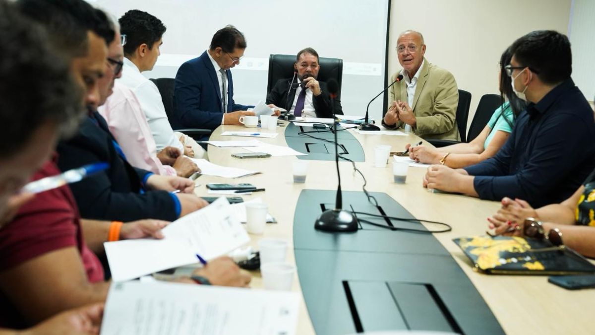 Câmara Municipal de Manaus debate regulamentação de plantonistas funerários em Audiência Pública
