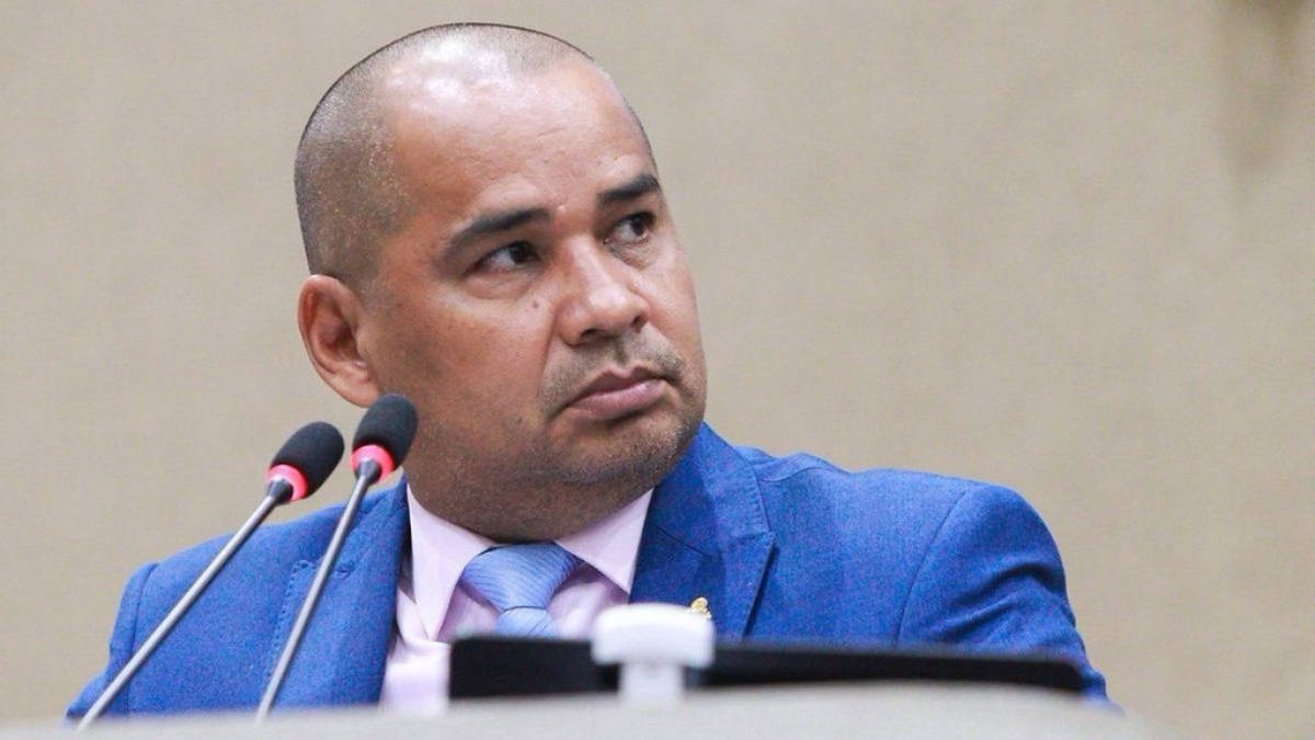 Sérgio Baré critica atrasos salariais e aponta crise na gestão da saúde pública do Amazonas